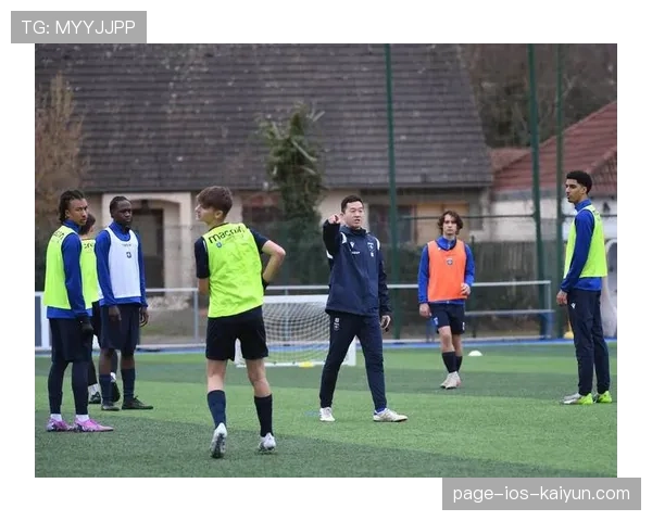 俱乐部青训营开放日吸引家长了解训练与发展路径，青训俱乐部怎么与学校合作